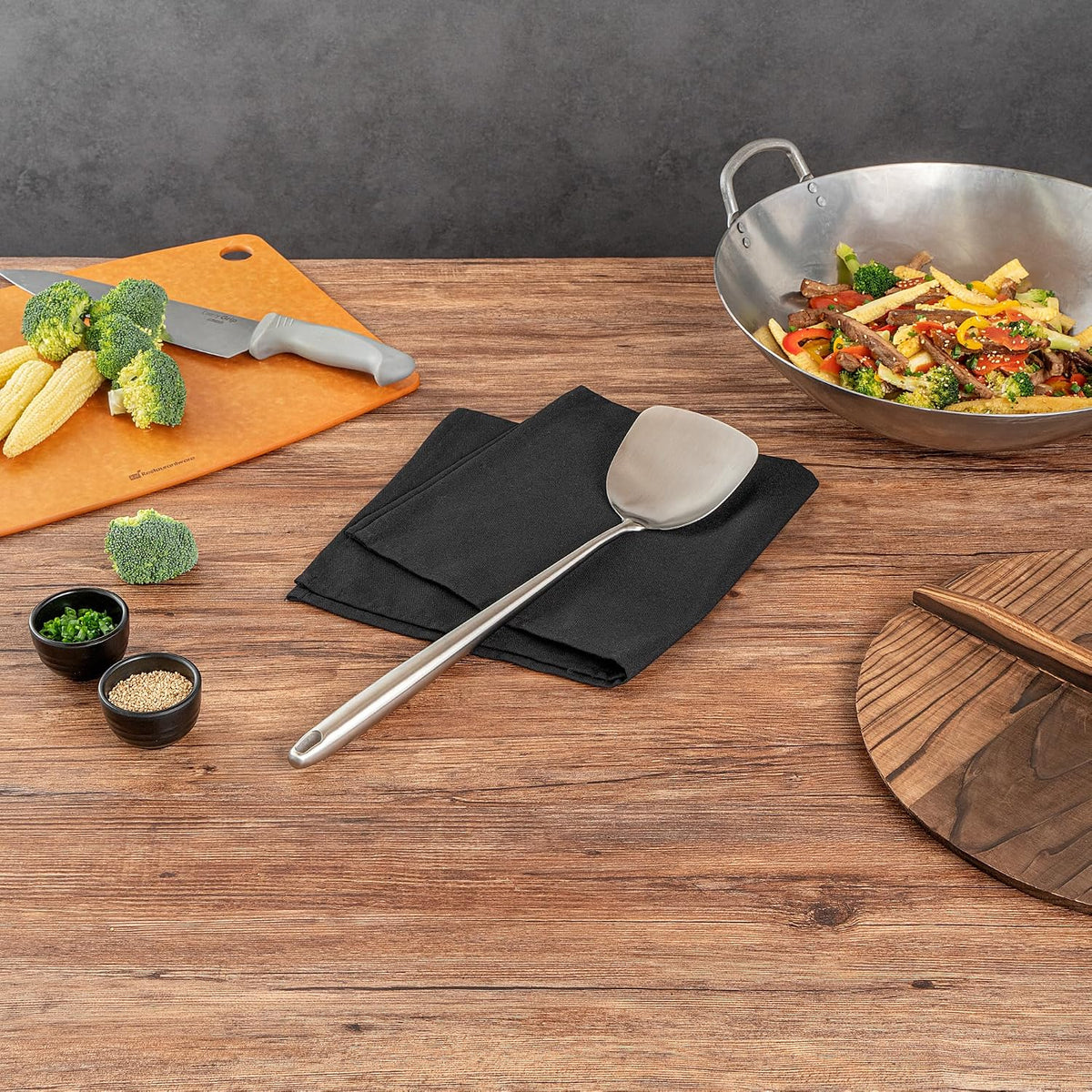 Restaurantware Stainless Steel Wok Spatula 1 Count 17 Inch Long Handle Cooking Utensil, Heat-Resistant, Dishwasher-Friendly Wok Accessory, Silver Kitchen Tool for Stir-Fry
