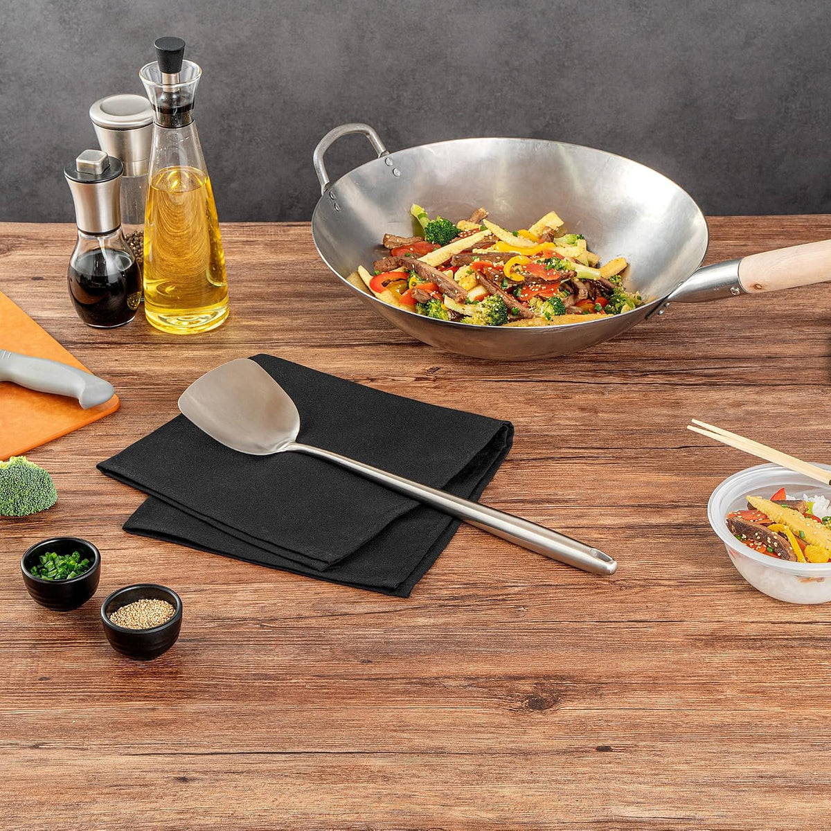 Restaurantware Stainless Steel Wok Spatula 1 Count 17 Inch Long Handle Cooking Utensil, Heat-Resistant, Dishwasher-Friendly Wok Accessory, Silver Kitchen Tool for Stir-Fry